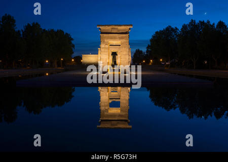 Il Tempio di Debod è un antico tempio egiziano che è stato ricostruito a Madrid. Fu donata dallo Stato egiziano per conservarla. Foto Stock