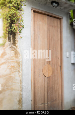 Vintage chiusa la porta di legno della casa Foto Stock