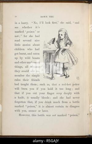 Alice guardando la bottiglia con il segno "rink di me". Alice nel Paese delle Meraviglie. Con quaranta due illustrazioni di John Tenniel. Londra : Macmillan & Co., 1866 [1865]. Fonte: C.59.g.11 pagina 10. Foto Stock