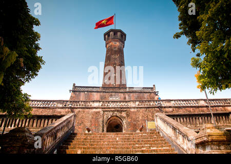Torre di bandiera, Vietnam Museo di Storia Militare, Ba Dinh district, Hanoi, Vietnam Foto Stock