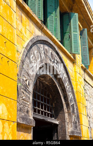 Hoa Lo carcere (aka Hanoi Hilton), Ba Dinh district, Hanoi, Vietnam Foto Stock