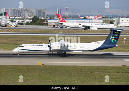 ISTANBUL, Turchia - 05 agosto 2018: Olympic Air Bombardier Dash 8 Q402 (NC 4314) in atterraggio a Istanbul Ataturk. Olympic Air ha 12 delle dimensioni della flotta di un Foto Stock