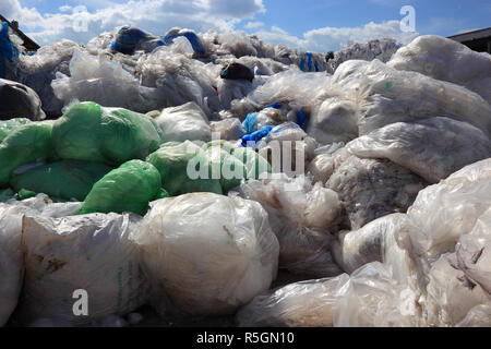 Sacchetti con non classificato i rifiuti plastici, Germania Foto Stock