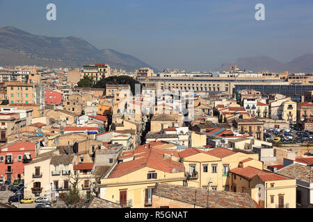 Vista dal tetto della cattedrale della città, Palermo, Sicilia, Italia Foto Stock