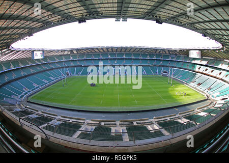 Interno di Twickenham Rugby Stadium - mostrata vuota durante un team sessione pratica. Foto Stock