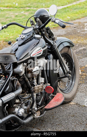 1946 Vintage Harley Davidson knucklehead motocicletta. Bicester Heritage Centre, Oxfordshire, Inghilterra Foto Stock