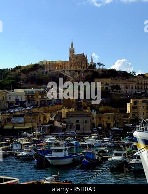 Mgarr harbour, Gozo - 8 ottobre 2018:Il porto di Mgarr Foto Stock