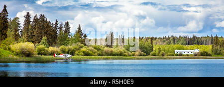 Dugan lago a Williams Lake della Columbia britannica in Canada il 13 giugno 2018. In idrovolante sul lago Foto Stock