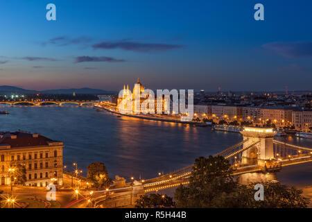 Budapest di notte Foto Stock