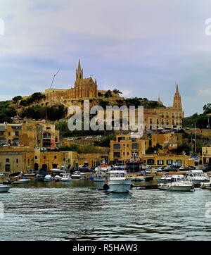 Mgarr harbour, Gozo - 8 ottobre 2018:da diporto nel porto di Mgarr Foto Stock