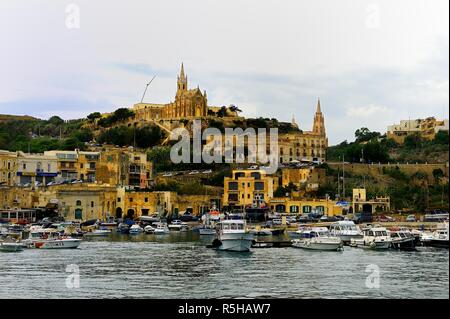 Mgarr harbour, Gozo - 8 ottobre 2018:da diporto nel porto di Mgarr Foto Stock