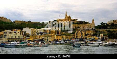 Mgarr harbour, Gozo - 8 ottobre 2018:da diporto nel porto di Mgarr Foto Stock