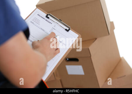 Corriere specializzato del servizio di consegna offre Foto Stock