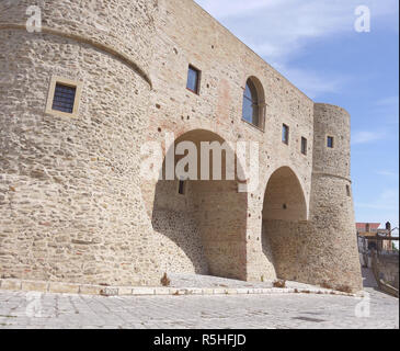 La cittadina collinare di Bernalda in Basilicata, Italia Meridionale Foto Stock