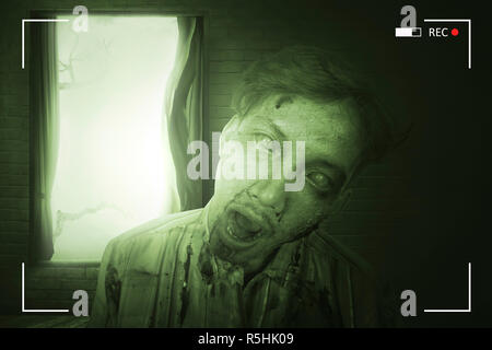 Ritratto di scary asian zombie uomo con volto ferito Foto Stock