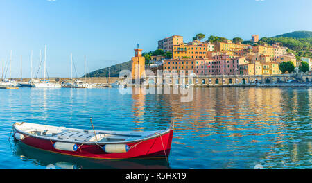Rio Marina e Porto, isole Elba, Toscana, Italia Foto Stock