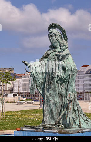 Monumento dedicato alla Vergine del Carmen scultura sul Paseo Marítimo de La / A Coruña, Galizia, Spagna, Europa Foto Stock