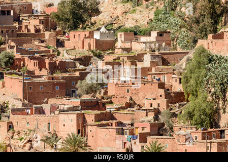 01-03-15, Marrakech, Marocco. Un remoto villaggio rurale nel sub-Atlas regione berbera. La maggior parte delle case sono costruite di mattoni di fango. Foto: © Simon grosse Foto Stock