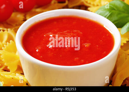 Spesso la passata di pomodoro Foto Stock