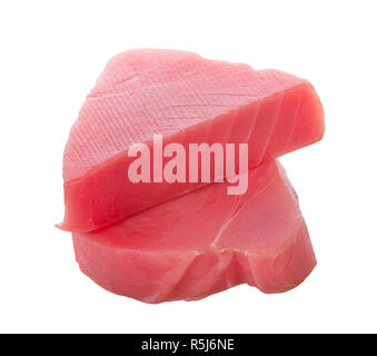 Tonno crudo bistecche isolato su uno sfondo bianco Foto Stock
