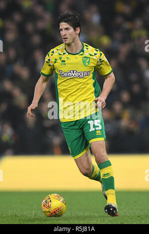 Norwich City's Timm Klose durante il cielo di scommessa match del campionato a Carrow Road, Norwich. Stampa foto di associazione. Picture Data: Sabato 1 dicembre, 2018. Vedere PA storia SOCCER Norwich. Foto di credito dovrebbe leggere: Joe Giddens/filo PA. Restrizioni: solo uso editoriale nessun uso non autorizzato di audio, video, dati, calendari, club/campionato loghi o 'live' servizi. Online in corrispondenza uso limitato a 120 immagini, nessun video emulazione. Nessun uso in scommesse, giochi o un singolo giocatore/club/league pubblicazioni. Foto Stock