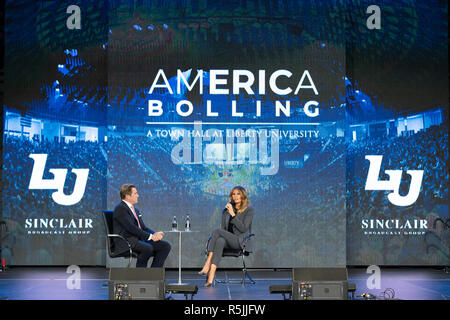 Stati Uniti d'America. Novembre 2018. La First Lady Melania Trump partecipa a un panel di discussione con moderatore Eric Bolling presso un oppioide Municipio Mercoledì, nov. 28, 2018 a Liberty University di Lynchburg, Va Persone: prima signora Melania Trump Credito: tempeste Media Group/Alamy Live News Foto Stock