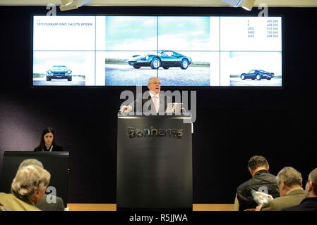 Londra 1 Dicembre 2018: 1973 Ferrari Dino 246 GTS Spider venga venduta a Auctioners Bonhams a New Bond Street a Londra. Credito: Claire Doherty/Alamy Live News Foto Stock