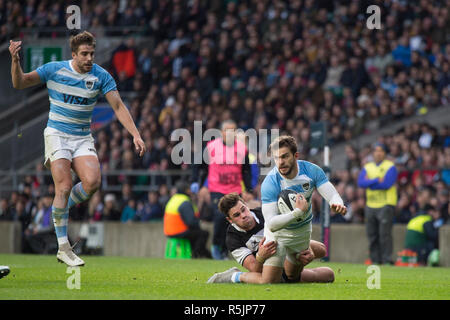 Twickenham, Regno Unito, sabato 1 dicembre, 2018 RFU Rugby Stadium, Inghilterra, Puma, Ramiro Moyano, arrestato, in prima linea, durante la Killik Cup match a Twickenham, Baa-Baas vs Argentina, Credito: Pietro SPURRIER/Alamy Live News Foto Stock