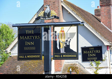 I martiri Inn segno, strada principale, Tolpuddle, Dorset, England, Regno Unito Foto Stock