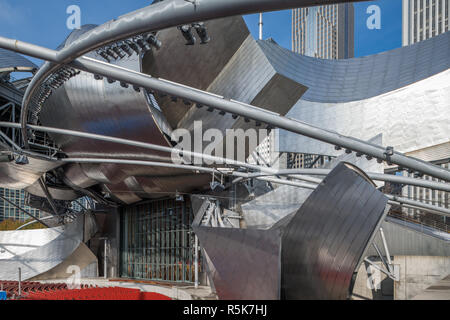 Esterno di Jay Pritzker Pavilion di Millennium Park progettata da Frank Gehry Foto Stock