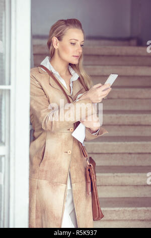 Grave donna di affari Foto Stock