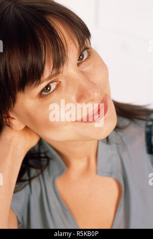 Close up di bella donna giovane, STATI UNITI D'AMERICA Foto Stock