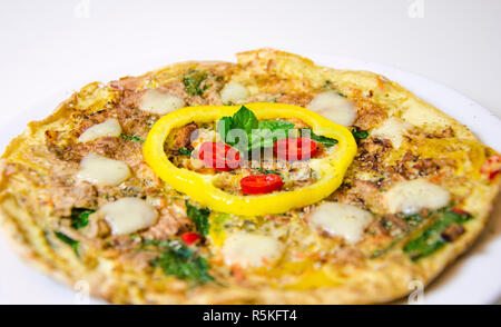 Gli spinaci peperoncino e pepe frittata Foto Stock