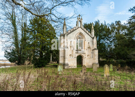 I resti di Sant'Andrea della vecchia chiesa udienza dal fiume Ouse in Bishopthorpe, North Yorkshire. Abbandonata e in gran parte demolita nel 1899. Gestito da Foto Stock