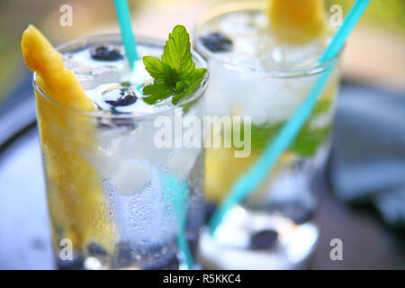 Vino bianco cocktail con ananas Foto Stock