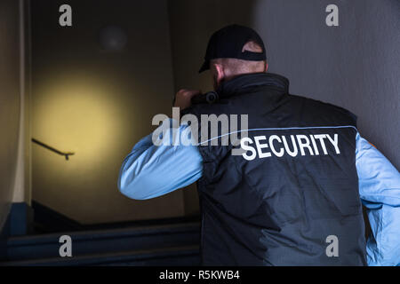 Close-up di maschio responsabile Sicurezza Foto Stock