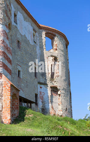 Castello rinascimentale, edificio di difesa, ruderi, in una giornata di sole, Lublino voivodato, Janowiec ,Polonia Foto Stock