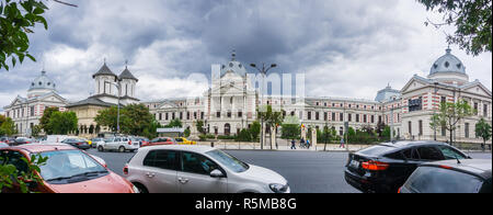 Settembre 22, 2017 Bucarest/Romania - Vista Panoramica di Coltea e ospedale e Coltea e chiesa nel centro di Bucarest, vicino Piazza Universitatii; vetture bloccato Foto Stock