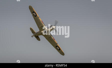 Biggleswade, Regno Unito - 6 Maggio 2018: un Hawker Hurricane vintage aeromobile in volo Foto Stock