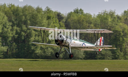 Biggleswade, Regno Unito - 6 Maggio 2018: UN 1931 Avro Tutor vintage aeromobile in volo Foto Stock