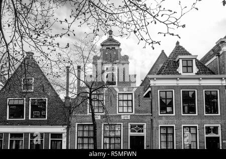 Bianco e nero illustrazione degli edifici di Alkmaar, Paesi Bassi Foto Stock