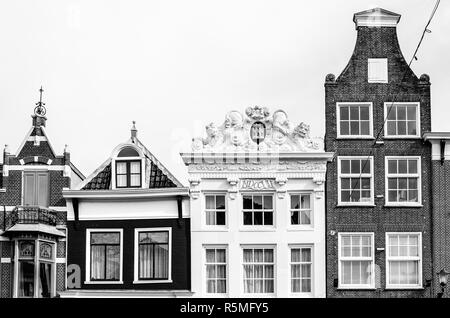 Bianco e nero illustrazione degli edifici di Alkmaar, Paesi Bassi Foto Stock