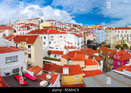 Alfama in un pomeriggio soleggiato, Lisbona, Portogallo Foto Stock