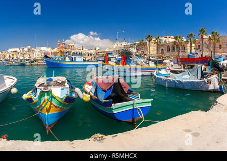 Taditional eyed barche Luzzu di Marsaxlokk, Malta Foto Stock