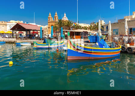 Taditional eyed barche Luzzu di Marsaxlokk, Malta Foto Stock