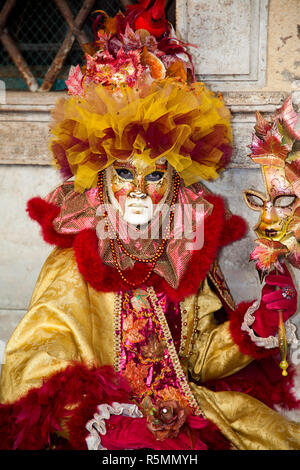 Partecipante in costume al 2011 Carnivale celebrazioni a Venezia Italia Foto Stock