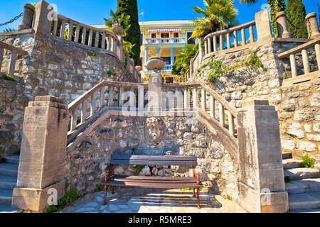 Dettagli architettonici sul Lungomare costa famosa passerella in Opatija Foto Stock