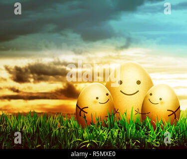 Tre uova di pasqua con sorriso disegno Foto Stock