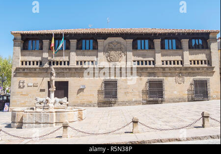 Vecchio macellai Populo square, tribunali effettivamente, Baeza, Jaen, Spagna Foto Stock