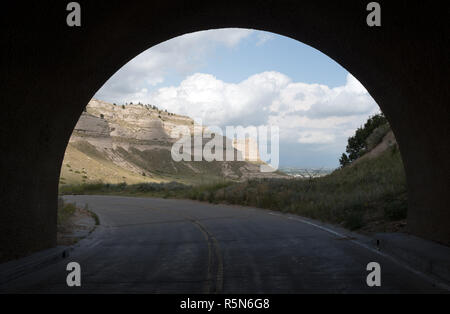 Visualizzare la strada attraverso Tunnell Scotts Bluff Nebraska Foto Stock